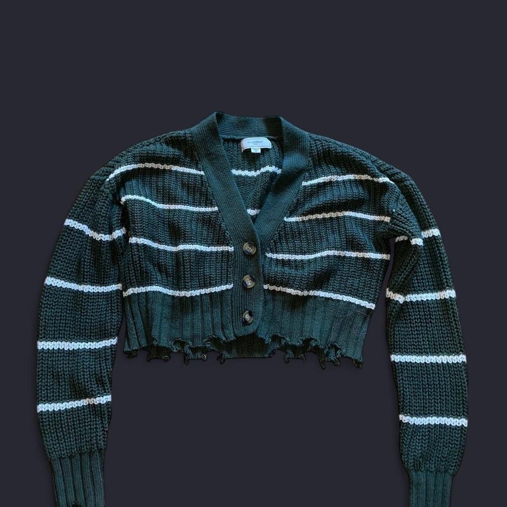 Chic Cropped Cardigan with Stripes